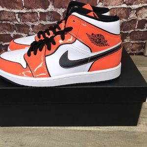 Air Jordan 1 Mid SE “Turf Orange “